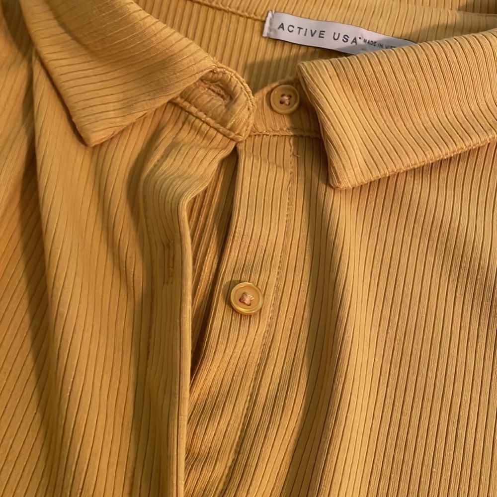 Active USA‎ Button Down Ribbed Top * Ribbed, Flattering Style * Size Small - Picture 9 of 15